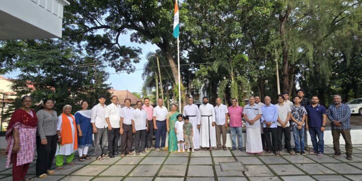 യുവജന സഖ്യത്തിന്റെ ആഭിമുഖ്യത്തിൽ സ്വാതന്ത്ര ദിനത്തിൽ ദേശിയ പതാക ഉയർത്തുന്നു.